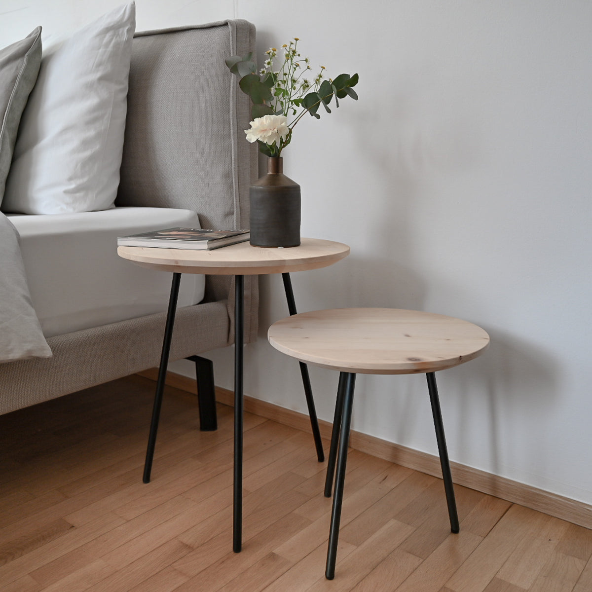 Zirbenholz Beistelltisch HAID – für Schlafzimmer & Badezimmer